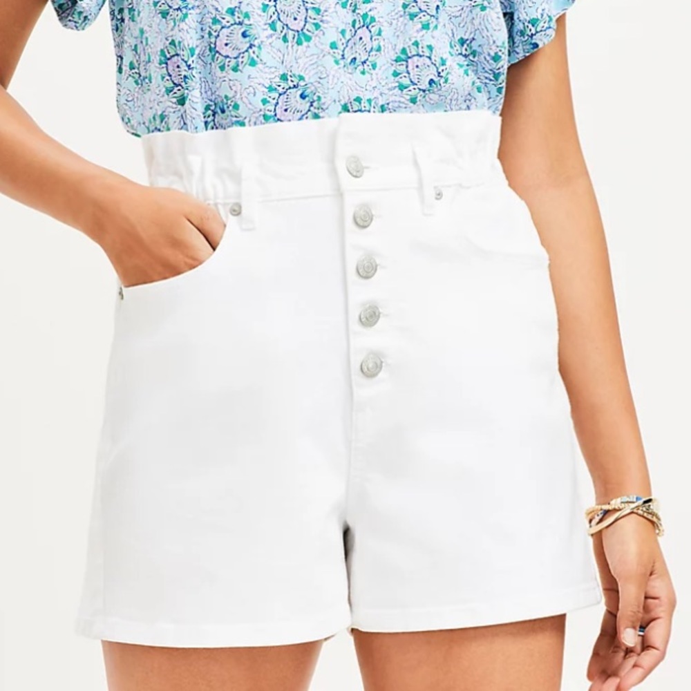 NWT - Petite LOFT Button Front High Rise Paperbag Pull On Denim Shorts
